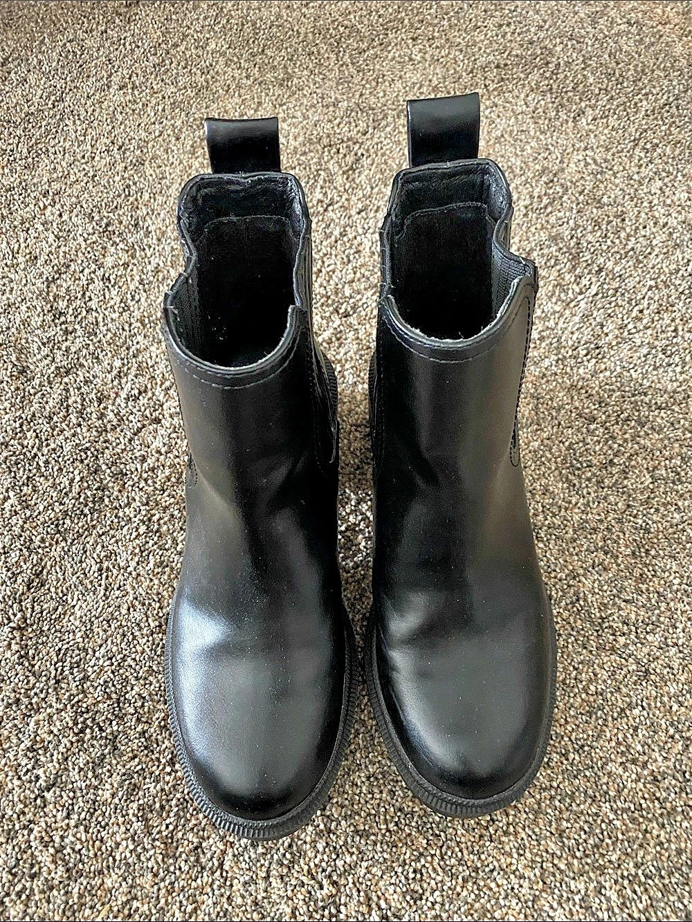 Universal Thread Celina Chelsea Boots Black